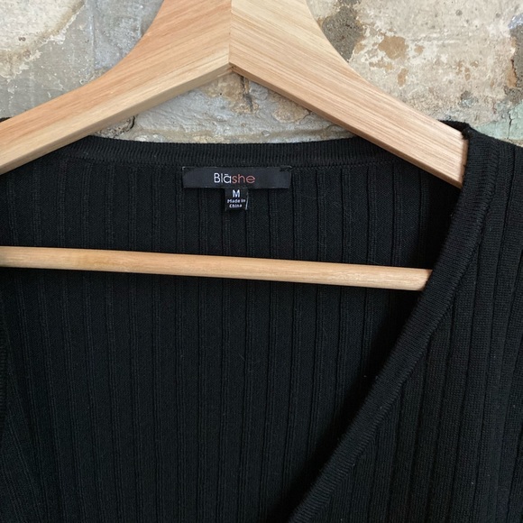 Blāshe black cropped cardigan with snap buttons - Picture 2 of 4